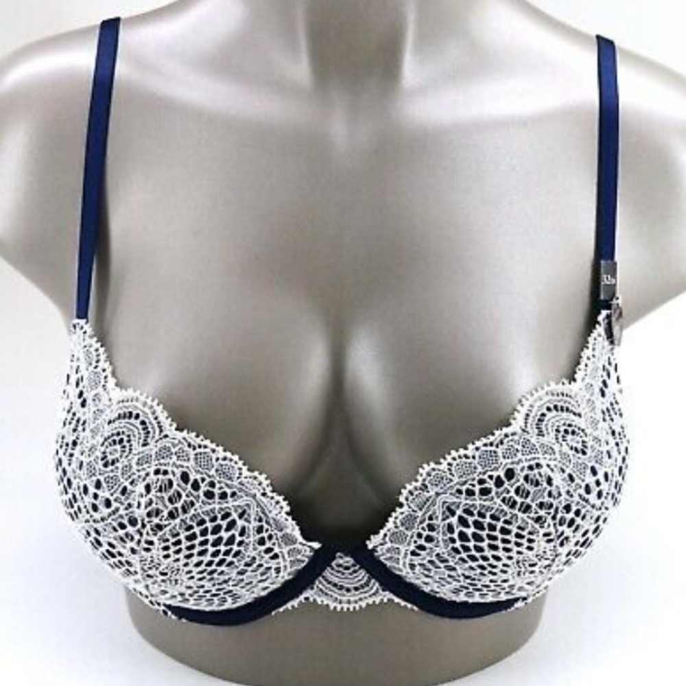 32D VS Bombshell bra